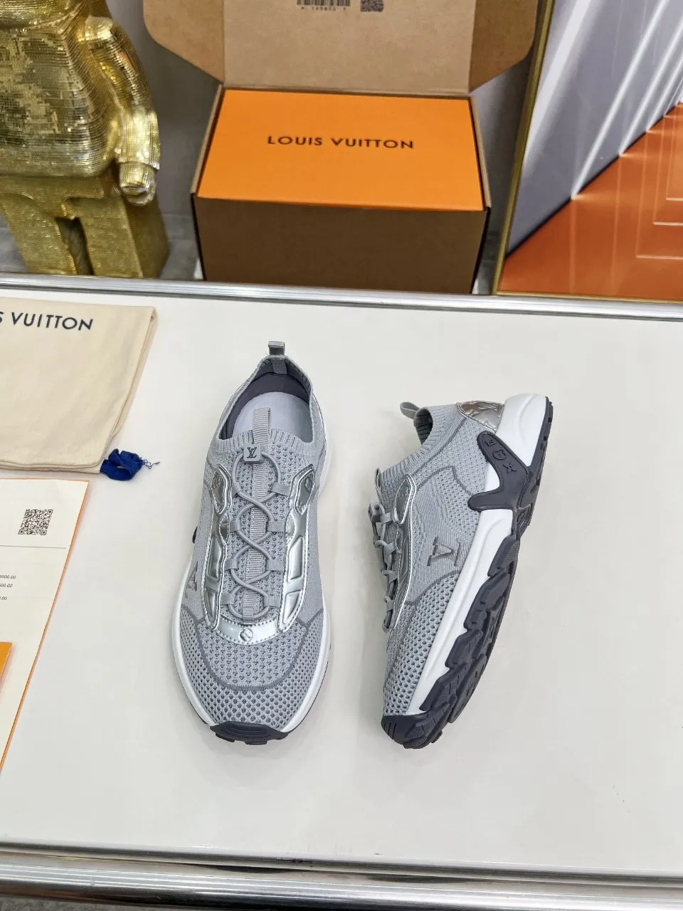 Men's Men's Shoes💰540 Men's and Women's LV Olym Men's Shoes💰ia sneakers are knitted technical fabric body with Monogram canvas trim, elastic laces and pull tabs for easy on and off, and light outsoles embellished with Monogram flowers for a comfortable and elastic wearing experience. Knitted technical fabric shoelaces, Louis Vuitton elements 35-45 (34*45*46* custom-made, non-refundable and non-exchangeable)